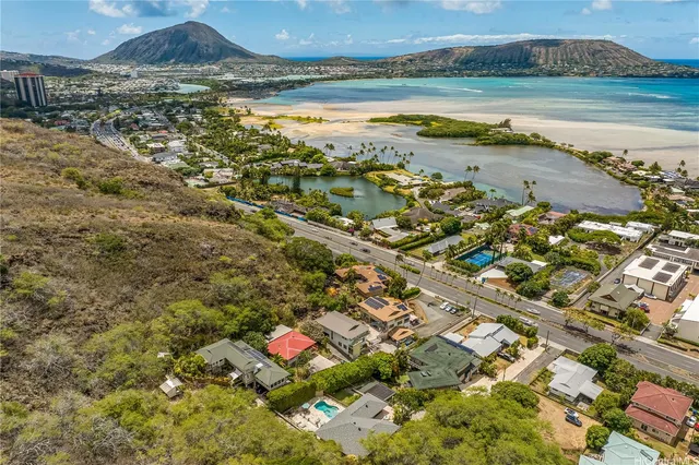 $2,675,000 | 5926 Kalanianaʻole Highway, Honolulu, HI 96821