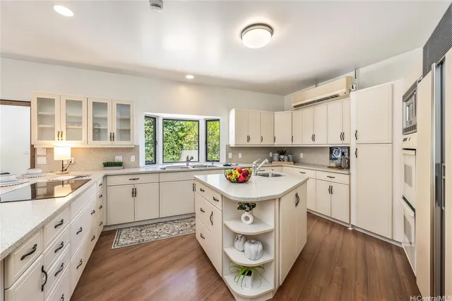 $2,675,000 | 5926 Kalanianaʻole Highway, Honolulu, HI 96821