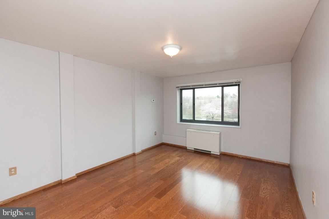 1300 South Arlington Ridge Road, Unit 103 Arlington, VA 22202 - Photo 13 of 30 Master Bedroom