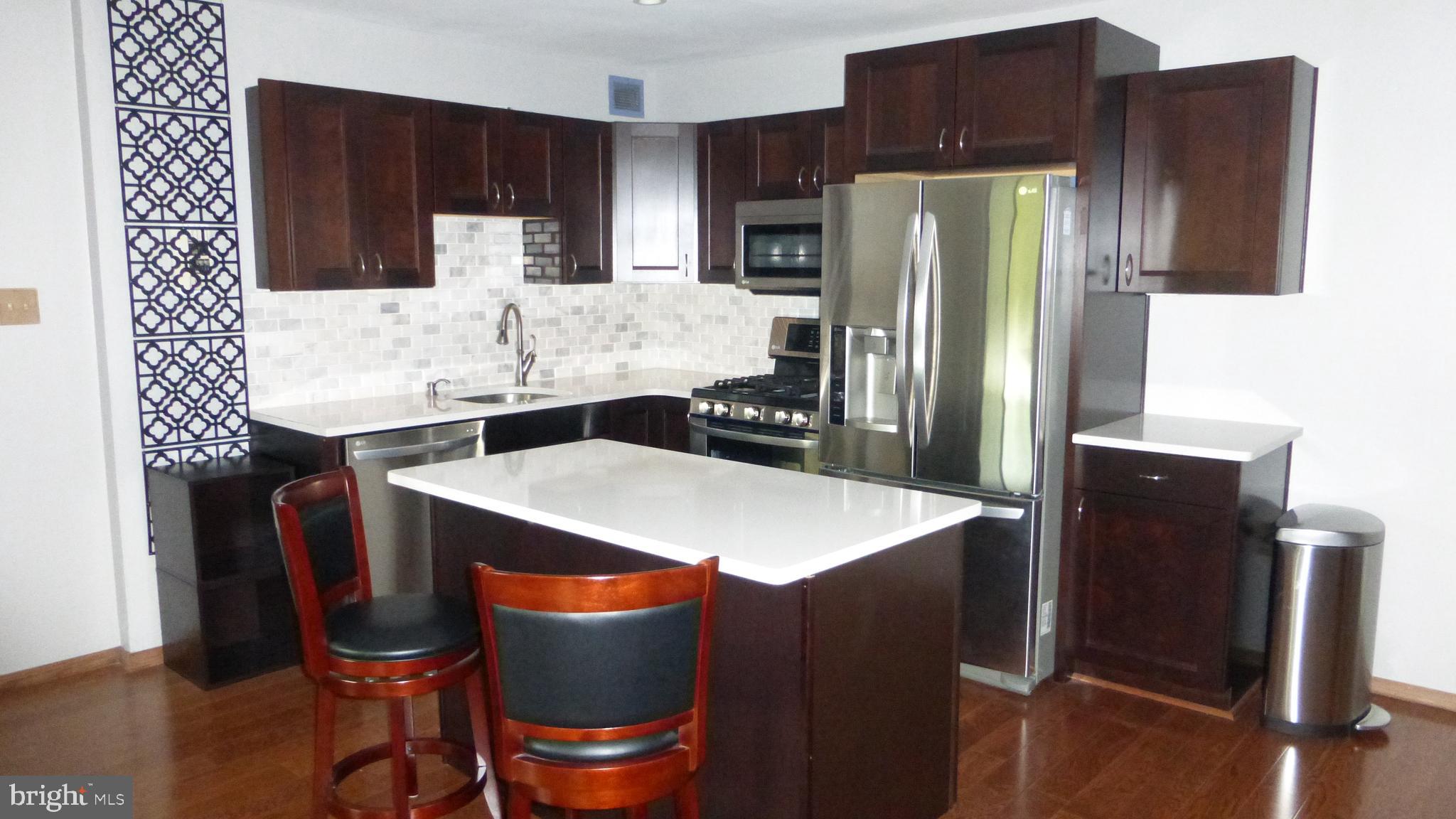 1300 South Arlington Ridge Road, Unit 103 Arlington, VA 22202 - Photo 3 of 30 Breakfast Bar