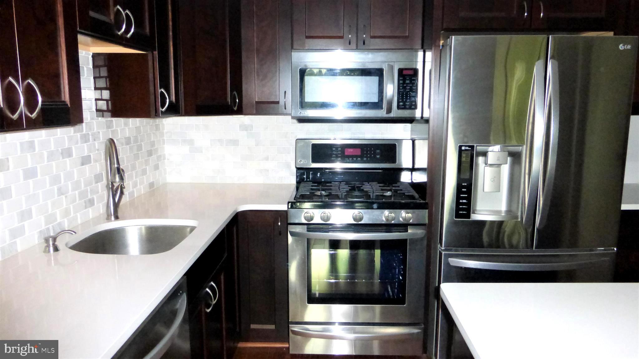 1300 South Arlington Ridge Road, Unit 103 Arlington, VA 22202 - Photo 5 of 30 Matching LG Stainless Steel Appliances