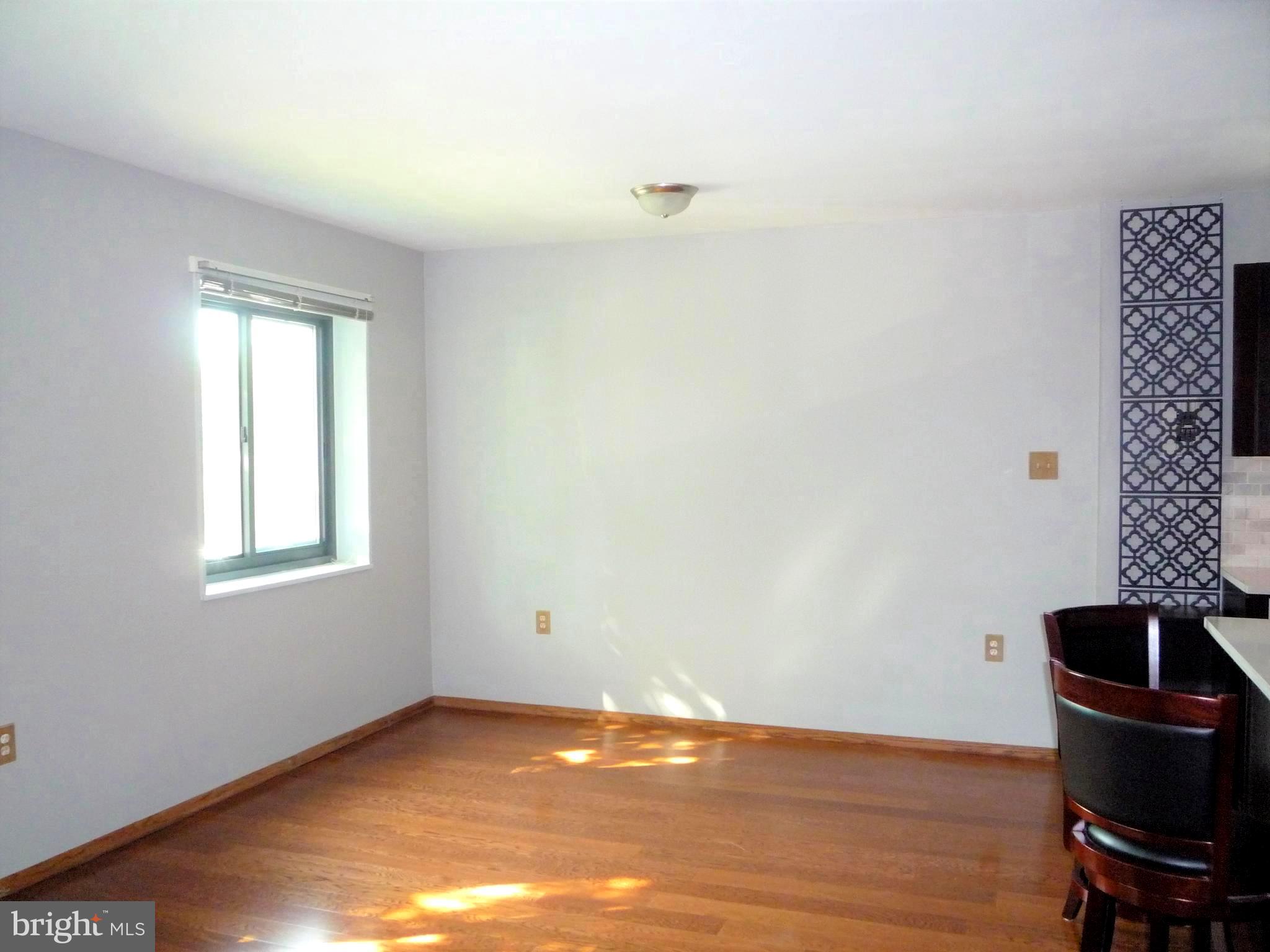 1300 South Arlington Ridge Road, Unit 103 Arlington, VA 22202 - Photo 9 of 30 Dining Area