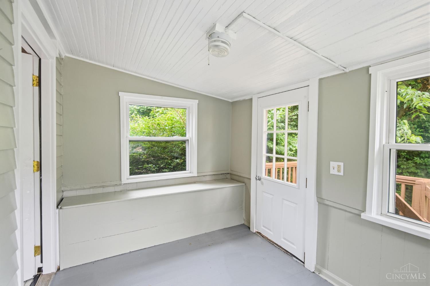 3262 Linwood Avenue Cincinnati, OH 45208 - Photo 24 of 53