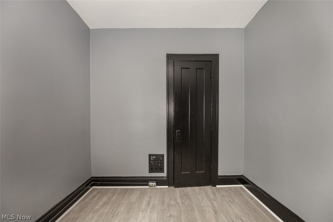 1868-1870 Lampson Road Cleveland, OH 44112 - Photo 32 of 36 Grey wall surfaces with white ceiling and dark trim