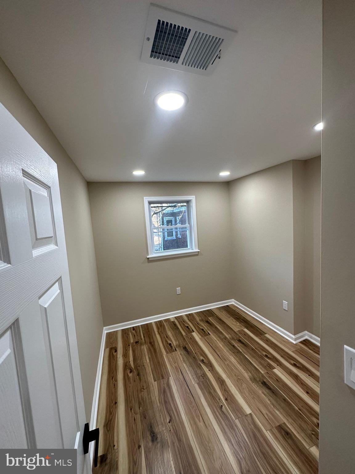 5335 Darrah Street Philadelphia, PA 19124 - Photo 19 of 32