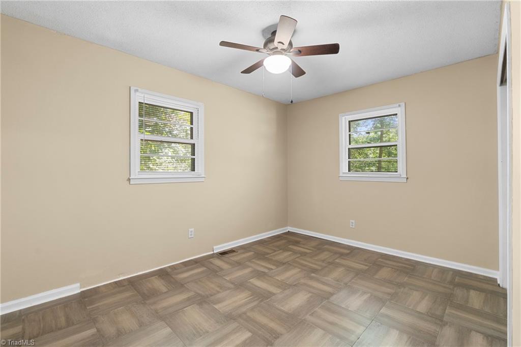 3622 Lower Lake Road Thomasville, NC 27360 - Photo 16 of 28 BEDROOM