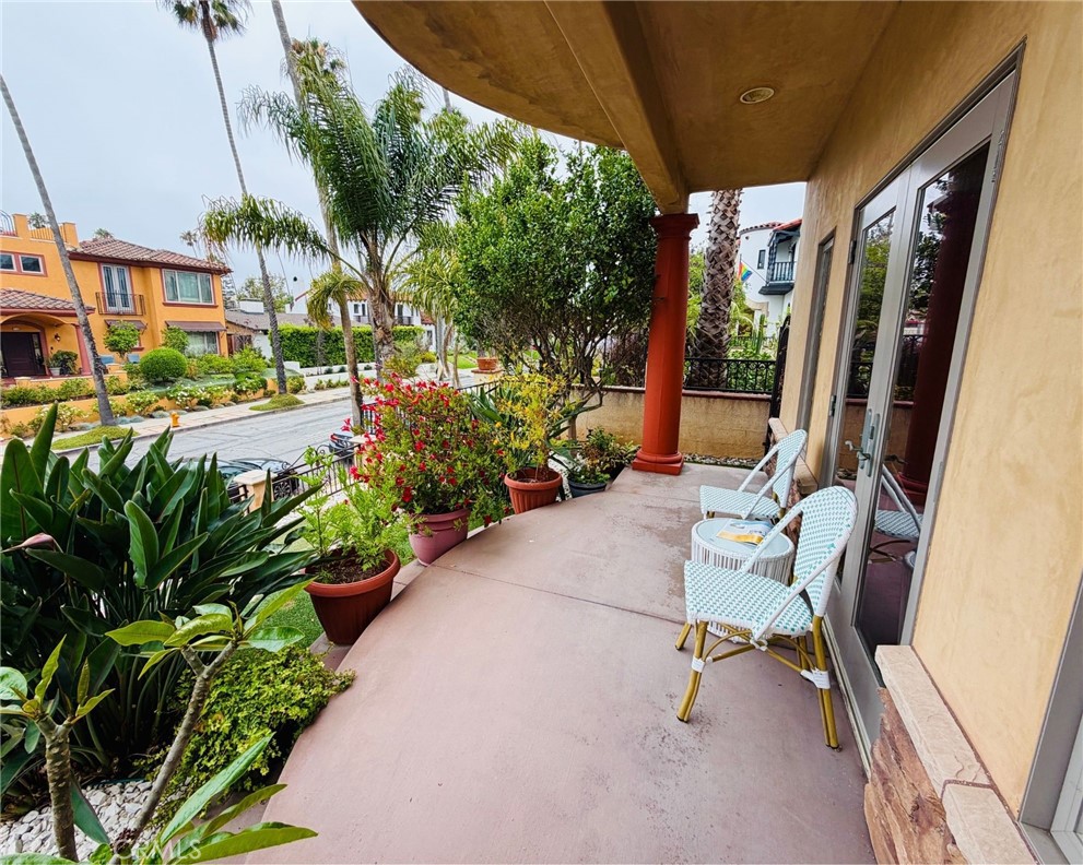 116 Termino Avenue Long Beach, CA 90803 - Photo 5 of 67 Front patio off the living room and to the left of the double door front door