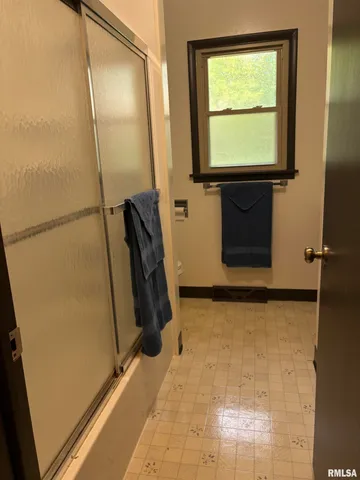 $1,595 | 2544 Glenn Street, Bettendorf, IA 52722