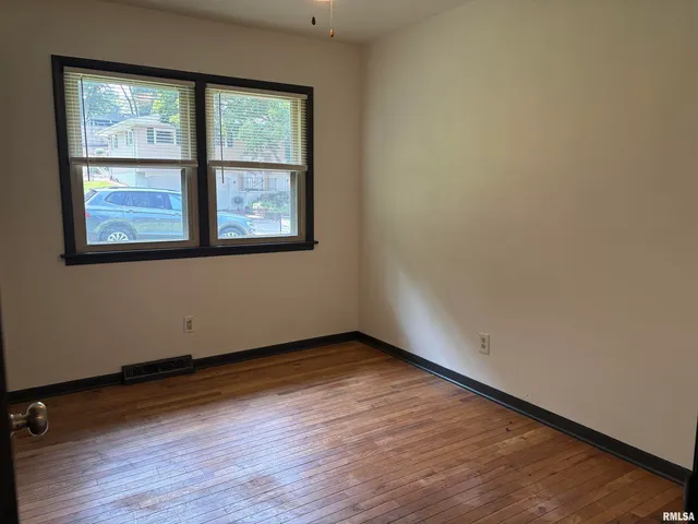 $1,595 | 2544 Glenn Street, Bettendorf, IA 52722