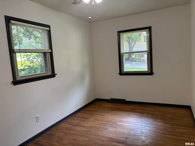 $1,595 | 2544 Glenn Street, Bettendorf, IA 52722