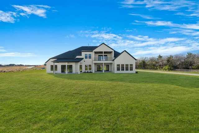 a view of a house with a big yard