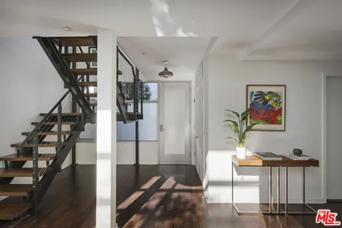 $997,000 | 4111 Sunset Boulevard, Unit 220, Los Angeles, CA 90029