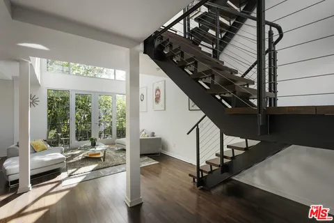 $997,000 | 4111 Sunset Boulevard, Unit 220, Los Angeles, CA 90029