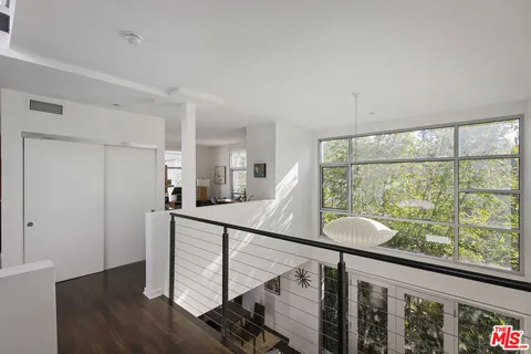 $997,000 | 4111 Sunset Boulevard, Unit 220, Los Angeles, CA 90029