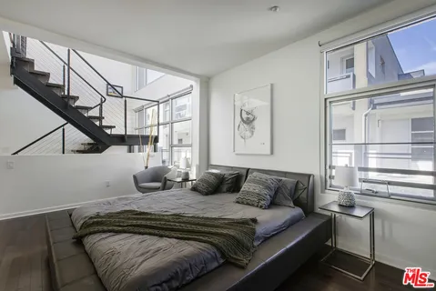 $997,000 | 4111 Sunset Boulevard, Unit 220, Los Angeles, CA 90029