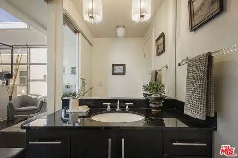 $997,000 | 4111 Sunset Boulevard, Unit 220, Los Angeles, CA 90029