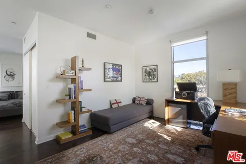 $997,000 | 4111 Sunset Boulevard, Unit 220, Los Angeles, CA 90029