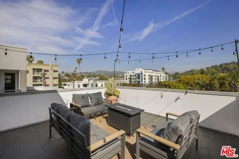 $997,000 | 4111 Sunset Boulevard, Unit 220, Los Angeles, CA 90029