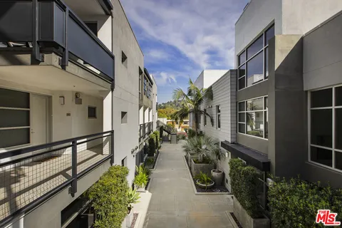 $997,000 | 4111 Sunset Boulevard, Unit 220, Los Angeles, CA 90029