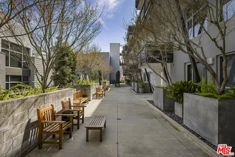 $997,000 | 4111 Sunset Boulevard, Unit 220, Los Angeles, CA 90029