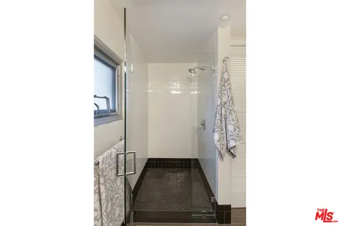 $997,000 | 4111 Sunset Boulevard, Unit 220, Los Angeles, CA 90029