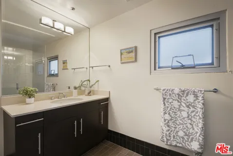 $997,000 | 4111 Sunset Boulevard, Unit 220, Los Angeles, CA 90029