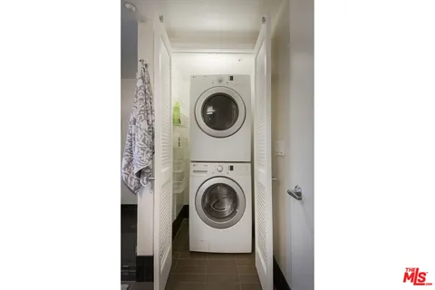 $997,000 | 4111 Sunset Boulevard, Unit 220, Los Angeles, CA 90029