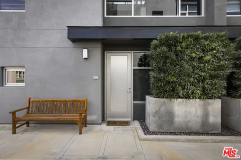 $997,000 | 4111 Sunset Boulevard, Unit 220, Los Angeles, CA 90029