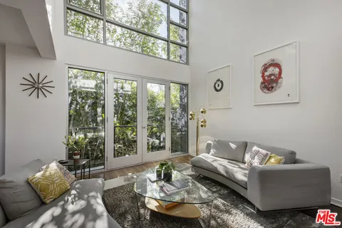 $997,000 | 4111 Sunset Boulevard, Unit 220, Los Angeles, CA 90029