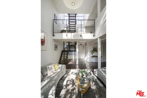 $997,000 | 4111 Sunset Boulevard, Unit 220, Los Angeles, CA 90029