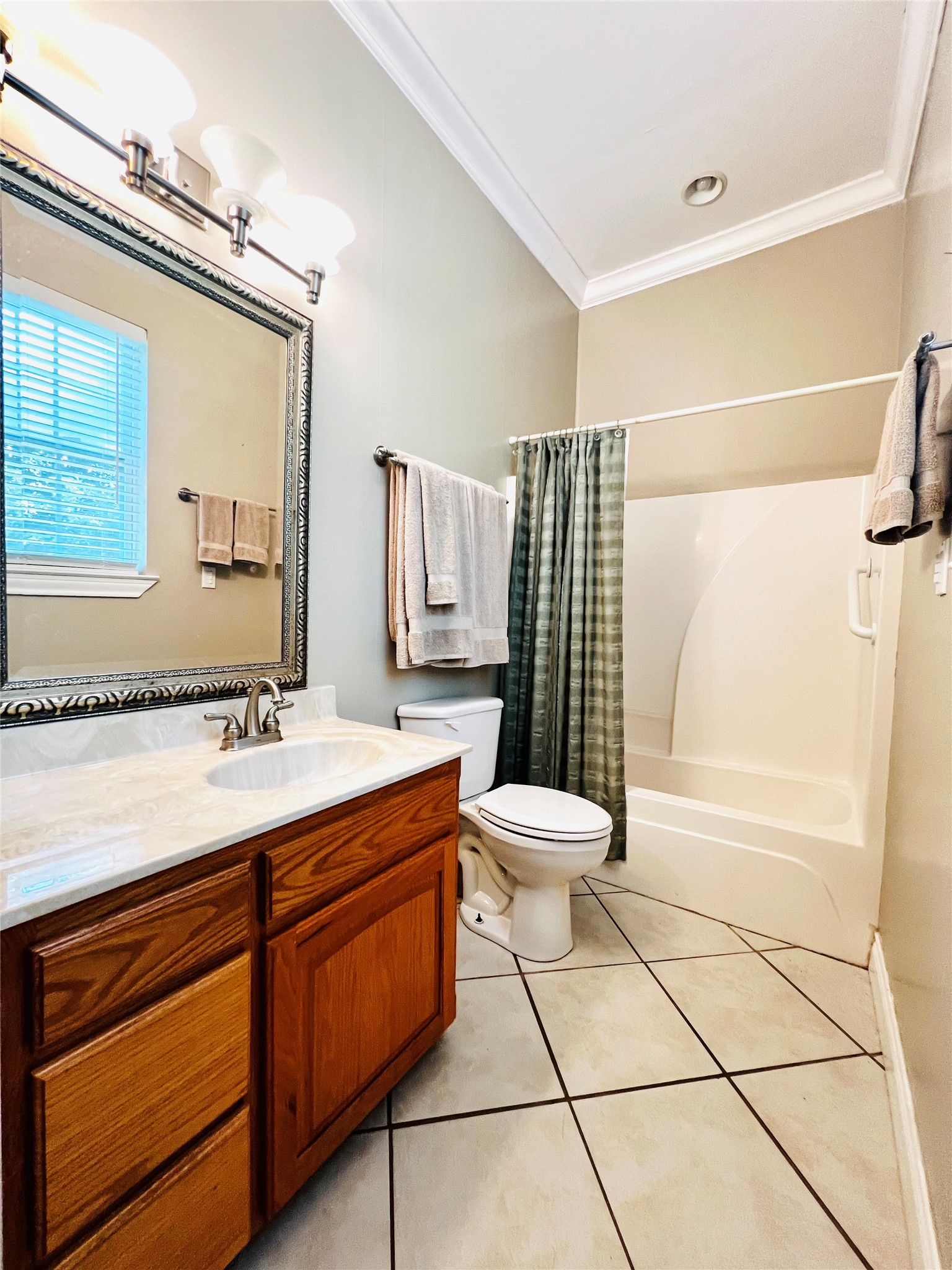 208 East 20th Street Cameron, TX 76520 - Photo 13 of 20 a bathroom with a sink toilet and shower