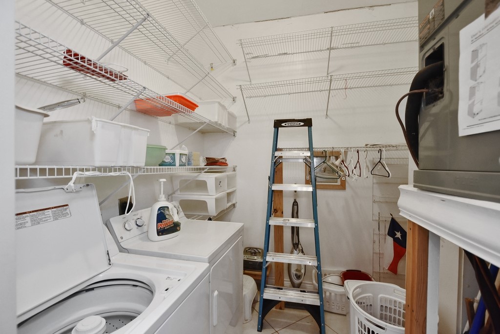 208 East 20th Street Cameron, TX 76520 - Photo 20 of 20 a utility room with sink dryer and washer