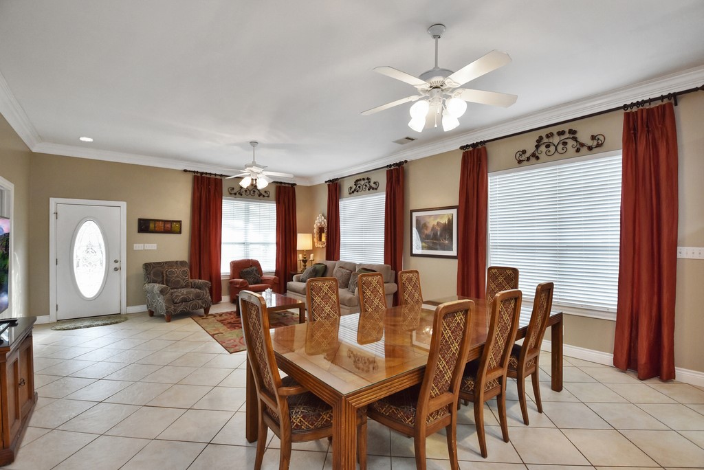 208 East 20th Street Cameron, TX 76520 - Photo 8 of 20 a dining room with furniture and window view