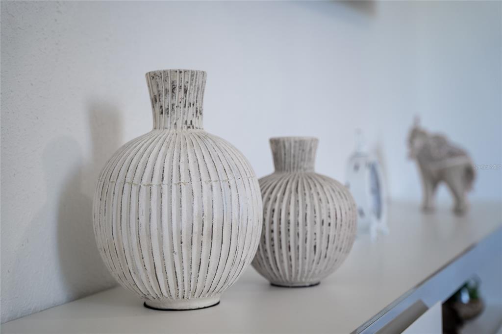 52 North York Road Avon Park, FL 33825 - Photo 18 of 44 a bedroom with a bed and a painting on the wall