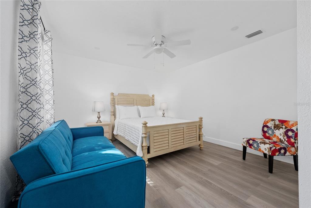 52 North York Road Avon Park, FL 33825 - Photo 20 of 44 a bed room with furniture and wooden floor