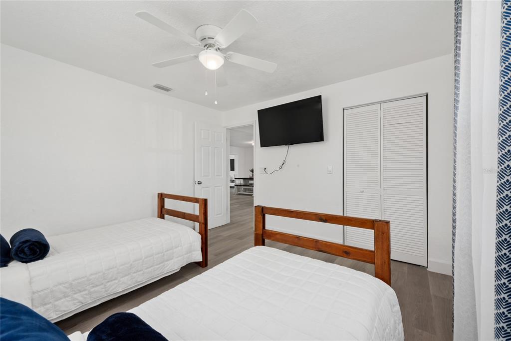 52 North York Road Avon Park, FL 33825 - Photo 29 of 44 a bedroom with a bed and a flat screen tv