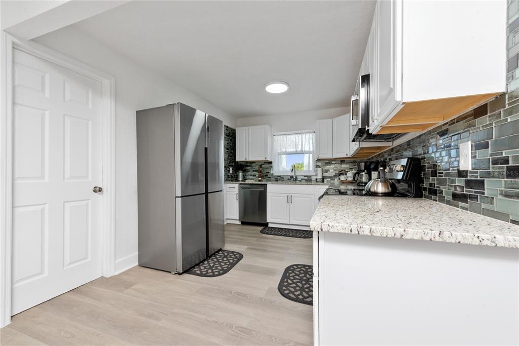 52 North York Road Avon Park, FL 33825 - Photo 10 of 44 a kitchen with stainless steel appliances granite countertop a refrigerator a oven a sink and a granite counter tops