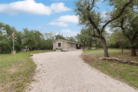 a view of a house with backyard