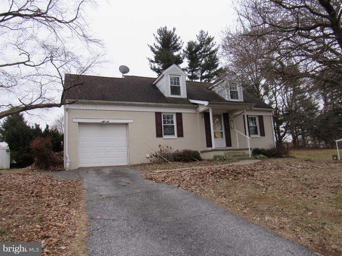 49 Ridgeway Drive York, PA 17404 - Photo 1 of 11 Gallery Image 1
