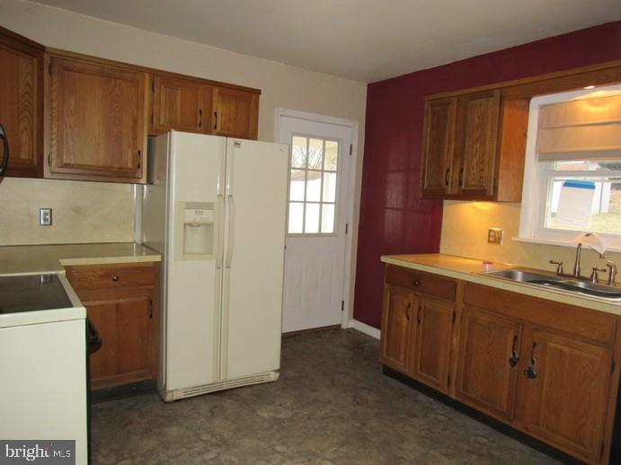 49 Ridgeway Drive York, PA 17404 - Photo 7 of 11 Gallery Image 7