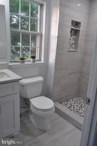 a bathroom with a toilet and a shower