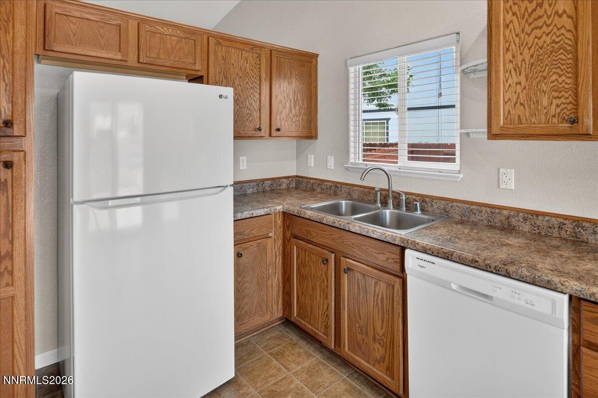 18329 Dustin Court Reno, NV 89508 - Photo 9 of 29 Kitchen