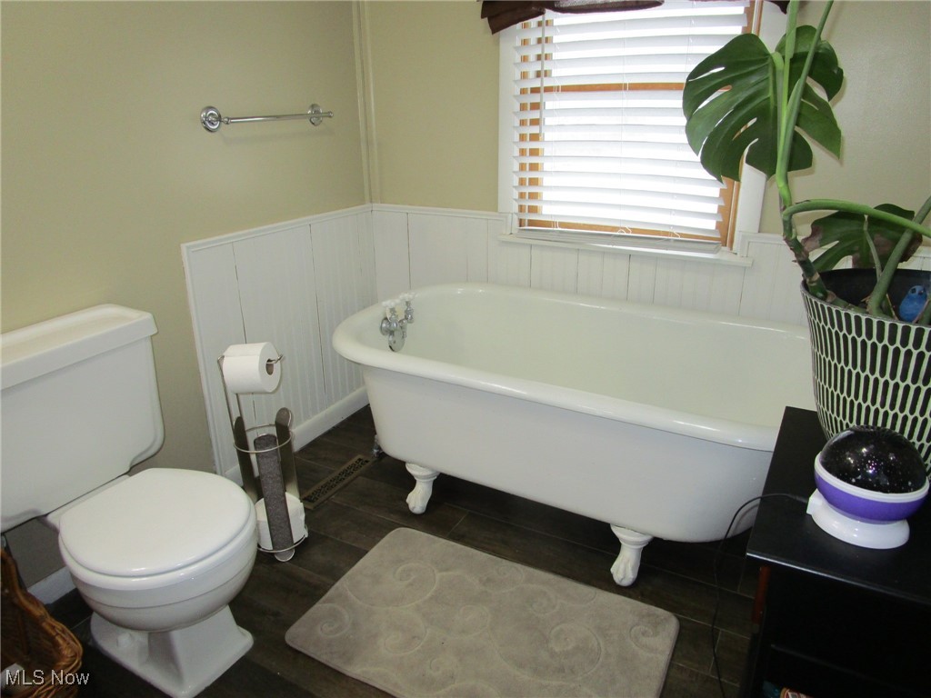 6059 Marcy Road Pierpont, OH 44082 - Photo 37 of 50 Original footed bath tub!