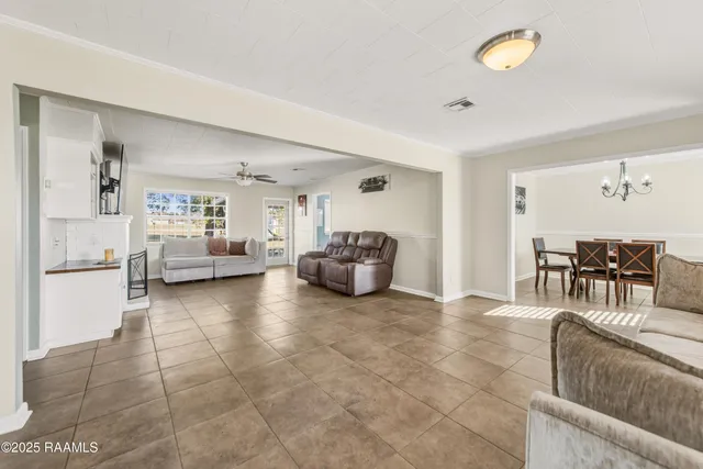 $250,000 | 1122 Dugas Road, Lafayette, LA 70507