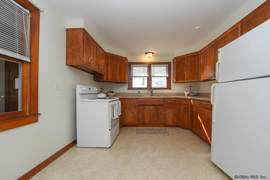161 Beacon Road Bethlehem, NY 12077 - Photo 8 of 23 Photo 8