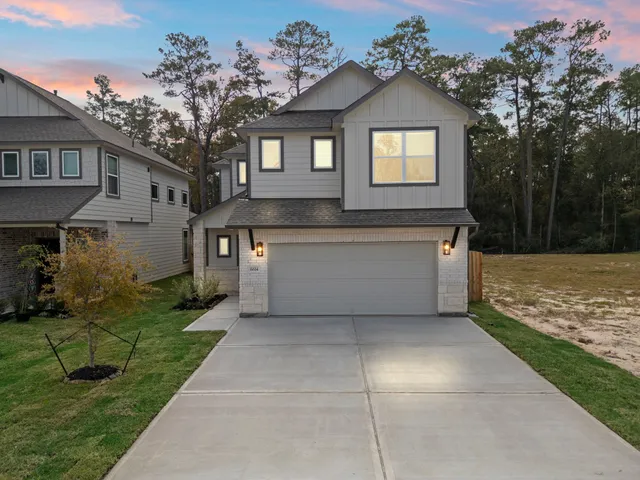 a front view of house with yard
