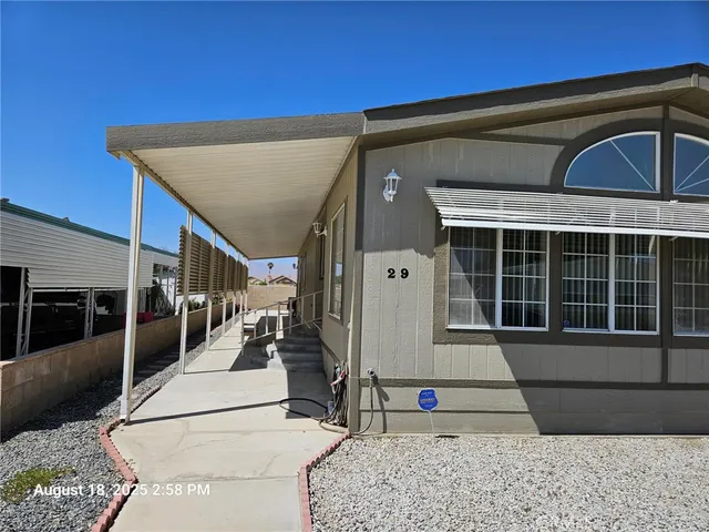 a very nice looking room with chairs