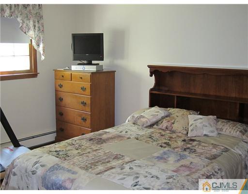 342 New Dover Road Colonia, NJ 07067 - Photo 14 of 20 Gallery Image 14