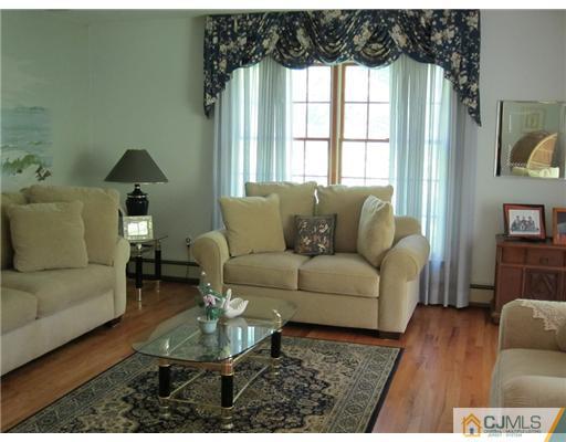 342 New Dover Road Colonia, NJ 07067 - Photo 3 of 20 Gallery Image 3