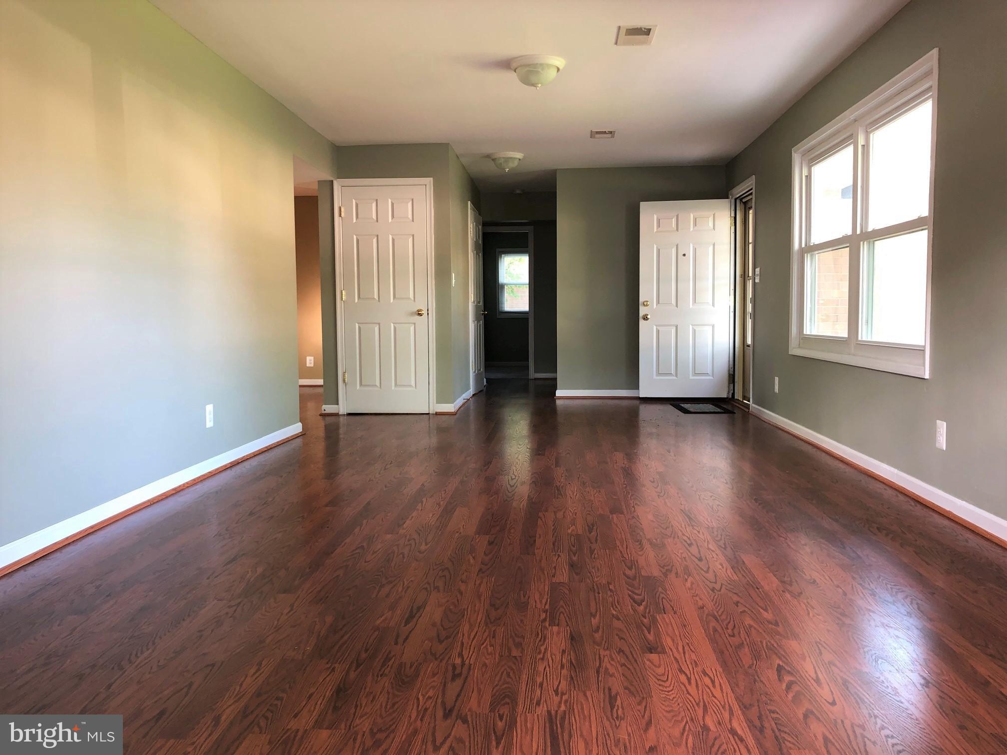 302 Barksdale Road Joppa, MD 21085 - Photo 3 of 23 Large living room